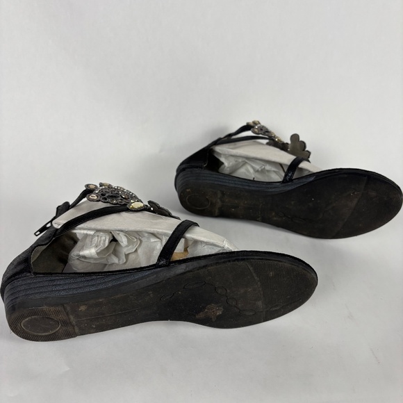 Muk Luks black Jewels Embellished Sandals Size 6, Faux Leather/Suede Back Zip - Picture 7 of 7